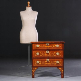 Antieke kasten / Kleine Hollandse barok commode 18e eeuw  4-zijdig rijkelijk van marqueterie voorzien  (No.662720)