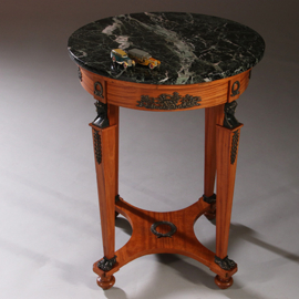 Kersenhouten Empire stijl bijzettafel met groen marmer Verde Alpi ca 1920 (No.211755)