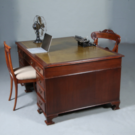 Engels partnerbureau in mahonie ca 1890 met goud gestempeld groen leer (No.401755)