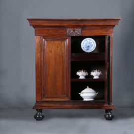 Kleine donker palissander pastoorskast  ca 1700 met cherubijnen (No.422420)