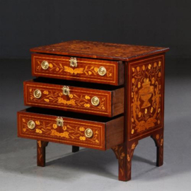 Antieke kasten / Kleine Hollandse barok commode 18e eeuw  4-zijdig rijkelijk van marqueterie voorzien  (No.662720)