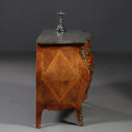 Antieke commode / Grote gebombeerde Commode ca 1770 notenhouten met brons beslag (No.780144)#