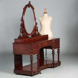 Rijk uitgevoerde Victoriaanse breakfront kaptafel of dresser met kantelspiegel en 10 laden (No.461550)