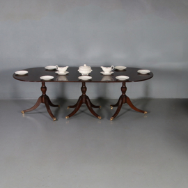 Triple Pedestal D-end table 12 personen in doorleefde kleur ca 1925 (No. 931150)