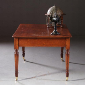 Antieke werktafel / Schrijftafel in eiken met 2 laden ca. 1850 met doorleefd houten blad (No.781542)