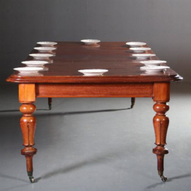 Antieke tafel / Engelse mahonie uittrektafel ca. 1875 met drie originele inlegbladen (No.591031)