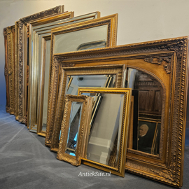 Net binnen 30 jonge en vintage spiegels van 30 tot  250 Euro (No.290900)