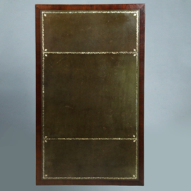 Engelse mahonie schrijftafel met groen  leer en twee laden ca 1880 (No.381260)