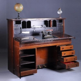 Antieke bureaus / Bremar Pianobureau ca. 1910 / Een bureau waar muziek in zit (No.891405)