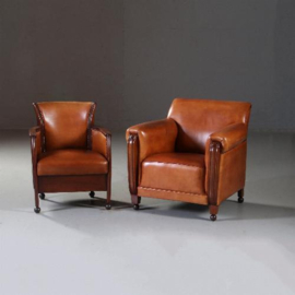 Antieke fauteuils / Kleine Art Deco clubfauteuil in notenhout en leer ±1915 (No.840620)