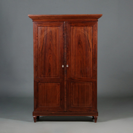 kleine palissander tweedeurskast met poort vormige fillets van Palmhout ca 1820 (No.461535)