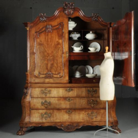 Antieke kast / Hollands dubbel gebogen kabinet ca. 1775 met drempeldeuren (No.522831)