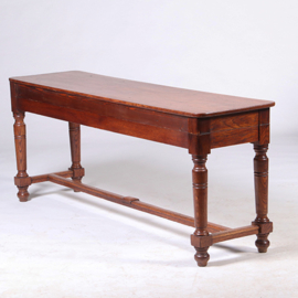 Doorleefde  lange sidetable met 3 laden op gedraaide poten (No.331510)