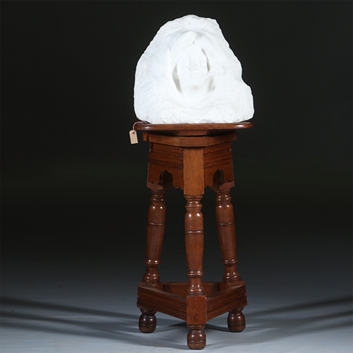 Robuuste piëdestal of atelier bok ca 1890 voor presentatie van kunstwerk ca 1900 (No.301622)