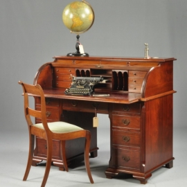 Antieke bureaus / Engels mahoniehouten rolluikbureau ca. 1860 fraaie patina en met het originele leer (No.503298)