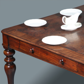 Eetkamertafel  óf werktafel  eetkamertafel met geweldig mooi doorleefd leer een echte leeftafel ca 1840 (No.E283035)