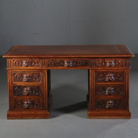 Antieke bureaus / Eikenhouten bureau met 9 faunen op de ladenfronten ca. 1875 (No.560662)