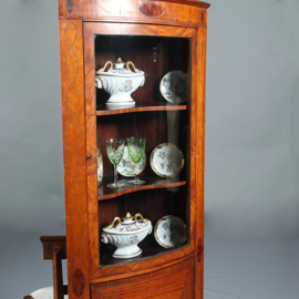 Kwart ronde of bow front hoekkast Engeland ca 1790 fraai ingelegd (No.283020HK)