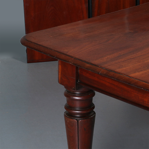 Lange brede eetkamertafel of vergadertafel tot 2.7 m. voor 14 familieleden of 10 collega's (No.303015)