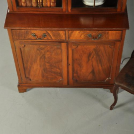 Antieke kast / Engelse boekenkast / servieskast in mahonie ca. 1920 op bracket feet (No.110566)