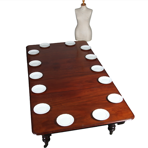 Lange brede eetkamertafel of vergadertafel tot 2.7 m. voor 14 familieleden of 10 collega's (No.303015)