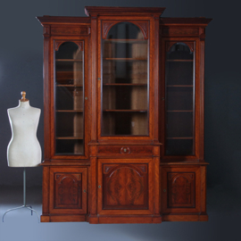 Bibliotheekkast 2,60 m hoog  met 6 deuren en dubbel break front ca. 1880 facet geslepen glas (No.222195)