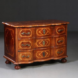 Antieke ladenkast / Rococo commode ca. 1745 orgelgebogen en met rijk inlegwerk (No.781997)