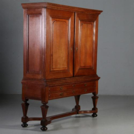 Antieke kast / Hollands kruisvoet kabinet ca. 1735 met 7 laden in fraaie geboende kleur (No.782760)