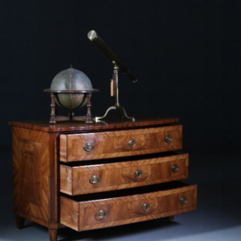 Antieke kast / Grote gebogen ladenkast / Commode 18e eeuw in notenthout (No.562217)