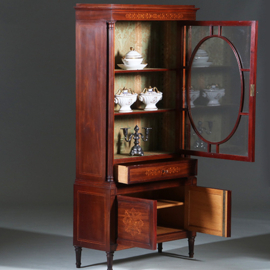 Franse Vitrine met lade en gesloten deurtje prachtig ingelegd verstelbare planken ca. 1875 (No.270110)
