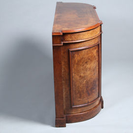 Blonde notenhouten credenza met kwartronde zijkasten ca 1850 fraaie ingelegde details (No.431545)