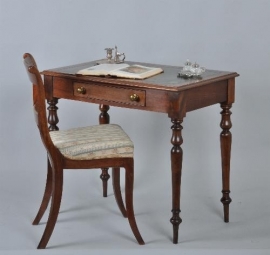 Antieke bureaus / Kleine Schrijftafel / sidetable met groen leer goud gestempeld ca. 1870 (No.86596)