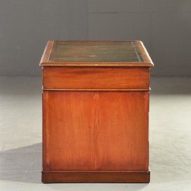 Antieke bureaus / Engels mahonie bureau ca. 1875 met 9 laden,  groen leer ingelegd (No.191512)&