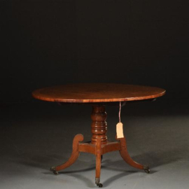 Antieke tafel / Kleine ronde blond mahonie eetkamertafel ca. 1860 met tilttop-mechaniek (No.472849)