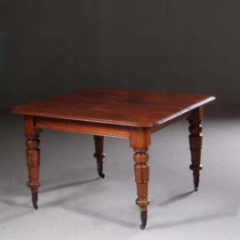 Lange Engelse eetkamertafel met 3 inlegbladen in mooie oude kleur [No.222905)