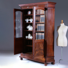 Boekenkast / Servieskast mahonie ca 1875 met 6 schappen (No.230205)