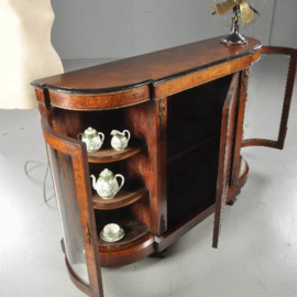 Antieke kast / Victoriaanse credenza ca. 1875 in notenhout met kwart ronde vitrines (No.390657)