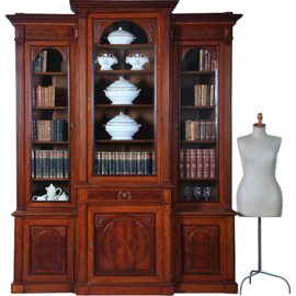 Bibliotheekkast 2,60 m hoog  met 6 deuren en dubbel break front ca. 1880 facet geslepen glas (No.222195)