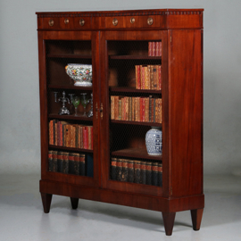 Louis Seize 2-deurs boekenkast Hollands ca 1790 met gaas en verstelbare planken (No.461510)