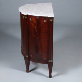 Franse Empire demi lune buffet in mahonie met bloemmahonie ca 1810 (No.431520)