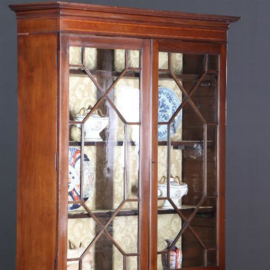 Antieke kast / Engelse servieskast / boekenkast 1860 in mahonie met bloemmahonie en fijn inlegwerk (No.630950)