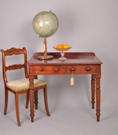 Antieke bijzettafels / Victoriaanse side table / kleine schrijftafel ca. 1880 in mahonie (No.471636)