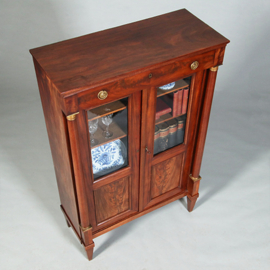 Kleine Empire boekenkast ca 1815 in mahonie met bloemmahonie (No.452455)