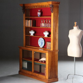 Antieke kast / Engelse boekenkast in noten ca.  1860 provenance: "Great Tew Park"  (No.550741)