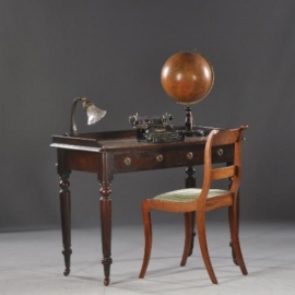 Antieke bureaus / Engelse kleine schrijftafel of sidetable ca. 1870 donker mahonie (No.740551)