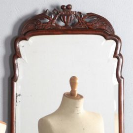 Antieke spiegels / Soester spiegel met afneembare kroon ca. 1820 notenhout (No.582621)