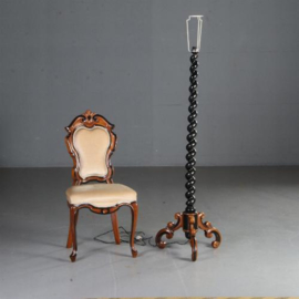 Antiek varia / Hollandse vloerlamp in noten met zwart gepolitoerde details ca. 1870 met strakke kap (No.580253)&