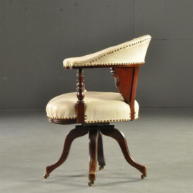 Antieke stoelen / Bureaustoel of captainschair ca. 1860 met oud wit leer (No.194189)