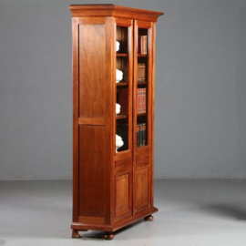 Antieke kasten /  Strakke 19e eeuwse 2-deurs boekenkast in mahonie (No.840147)