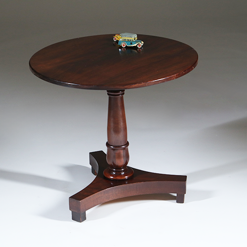 Ronde Biedermeier salontafeltje in mahonie ca. 1830 (No.301815)